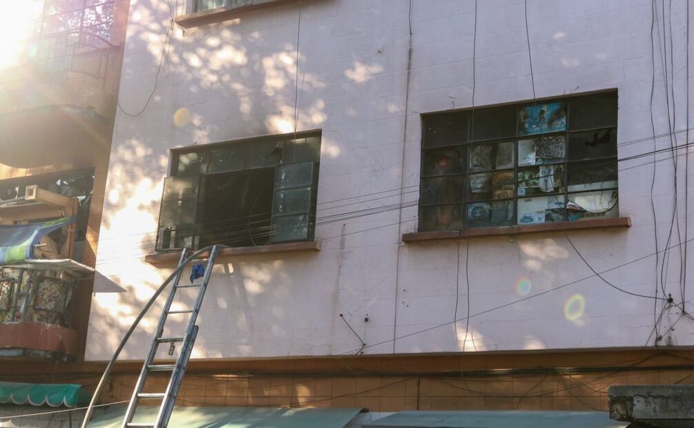 El incendio se originó en un departamento en la zona centro de la CDMX (28/01/2025). Foto:  Axel Sánchez / EL UNIVERSAL