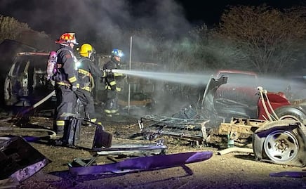 Investigan origen de incendio en pensión federal de Mazatlán que destruyó tres vehículos y dañó otros
