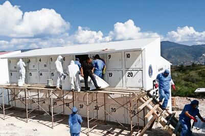 Trasladan cuerpos de Semefos a panteón ministerial