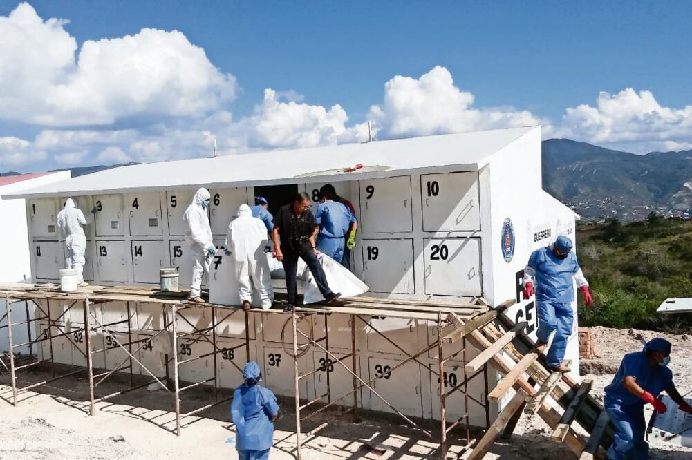 Los cadáveres fueron colocados en gavetas y tienen una placa con información. Hay cuerpos que llevan hasta siete años sin ser reclamados (JOSÉ HERNÁNDEZ)