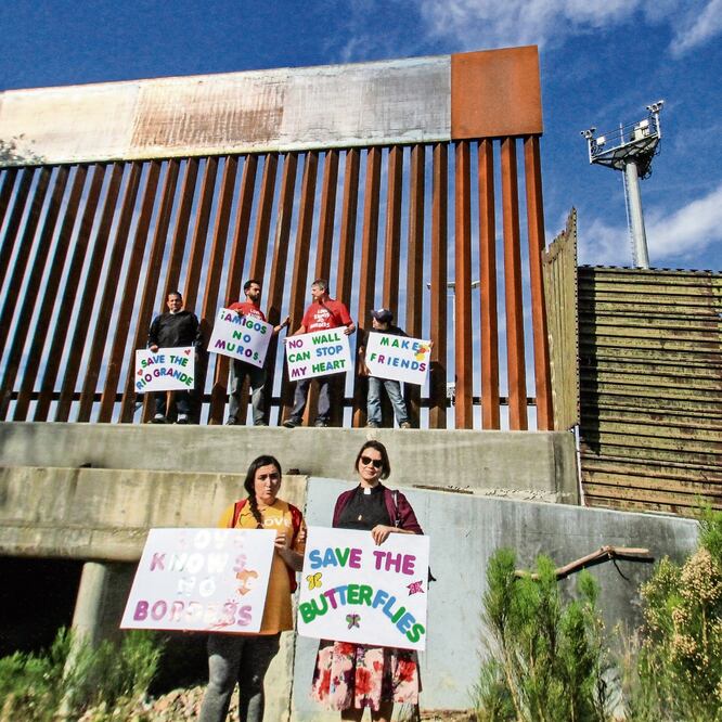 Activistas y religiosos de EU se manifestaron como parte de la campaña El Amor no Conoce Fronteras, que expresa su apoyo a migrantes y protesta contra el plan de reforzar el muro. Foto: JOEBETH TERRIQUEZ. EL UNIVERSAL