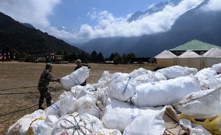 Recogen 4 cuerpos abandonados y 11 toneladas de basura en el Everest