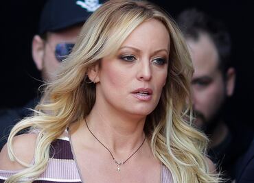 Juez de EU descarta demanda por difamación de actriz porno contra Trump