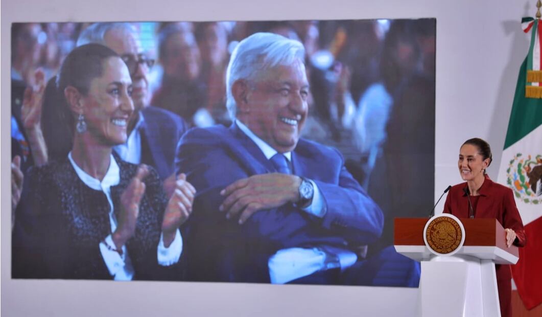 "Esperemos que esté descansando bien, allá en su casa en Palenque, dijo Sheinbaum tras poner "Las Mañanitas" al expresidente Andrés Manuel López Obrador por su cumpleaños 71. Foto: Gabriel Pano/EL UNIVERSAL