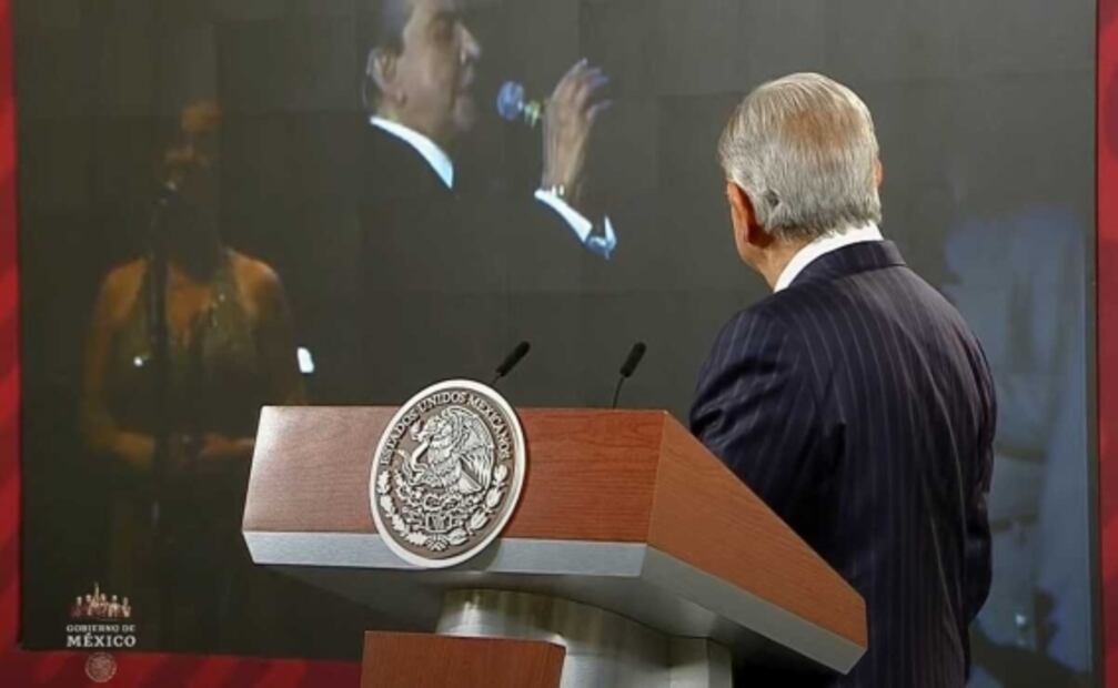 Al ritmo de "El Año Viejo" y "Por Amor", AMLO despide al 2022 en su mañanera