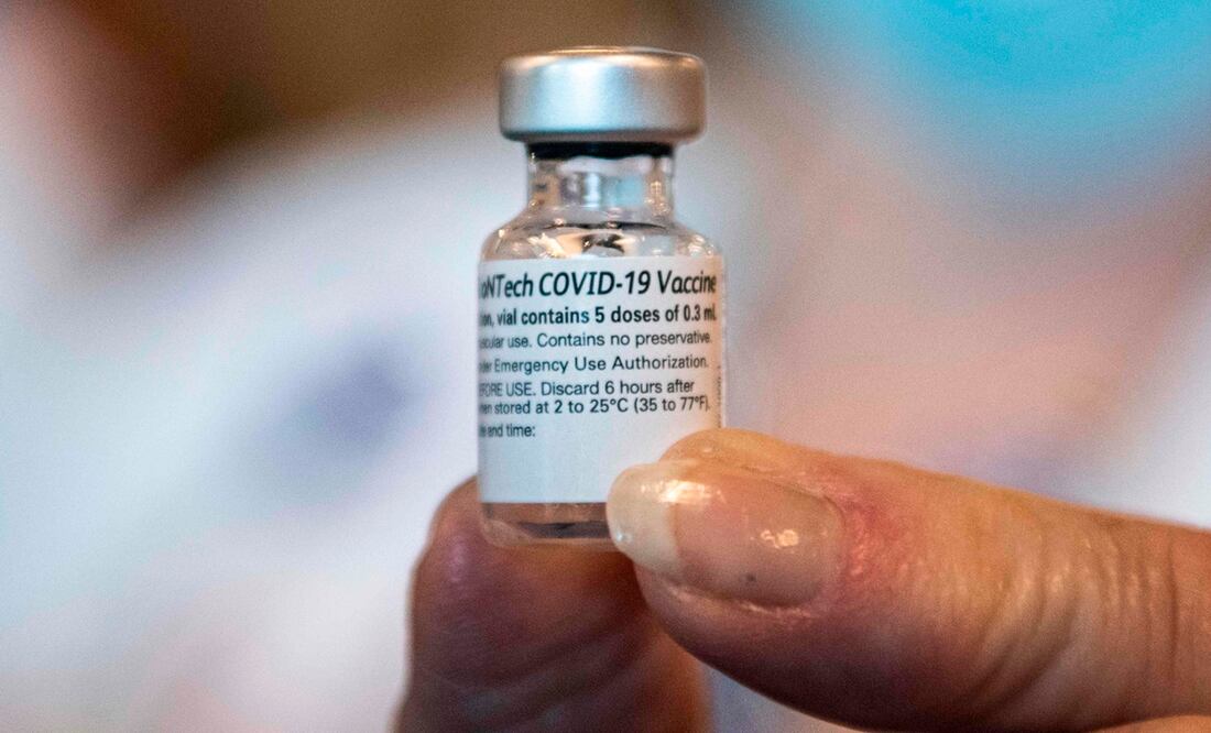 Cualquier persona a partir de los 5 años de edad puede recibir una vacuna de refuerzo actualizada de Pfizer-BioNTech o Moderna. Foto: AFP