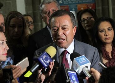 Denuncia Camacho a Arne por 'jitomatazos'