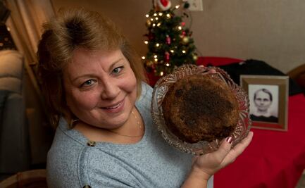 Familia de Estados Unidos ha mantenido un pastel de frutas por 141 años