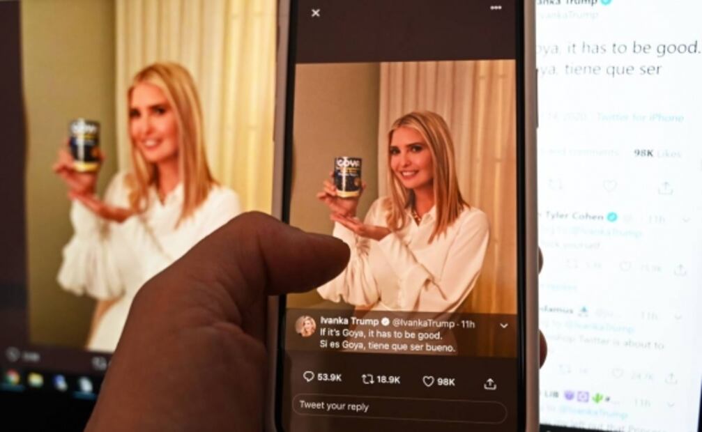 Ivanka y Donald Trump causan polémica por posar con productos "para latinos"