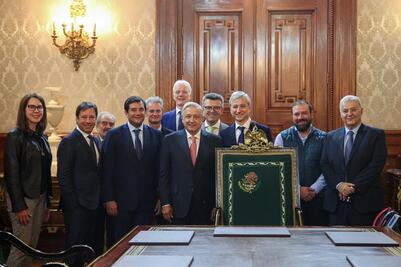 AMLO amarra inversión de Microsoft contra corrupción