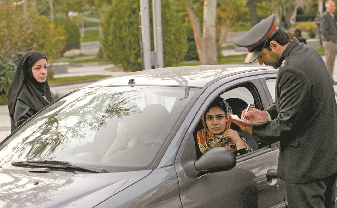 Iraníes durante una protesta por la muerte de Mahsa Amini, el pasado 1 de octubre, en Teherán. Foto: AP