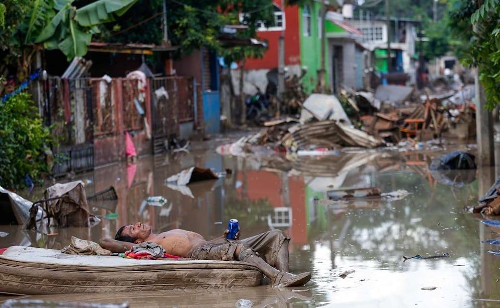 Tres estados bajo el agua
Cientos de familias resultaron afectadas por las inundaciones en los estados de Veracruz, Puebla e Hidalgo, que dejaron al menos 83 muertos en octubre, según cifras oficiales. El gobierno destinó un apoyo económico para los damnificados por unos US $3.800 para casos de pérdida total. En la imagen, Álamo, Veracruz. Foto: Diego Simón Sánchez / EL UNIVERSAL, México