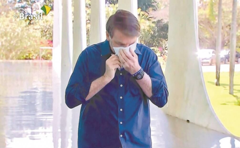 Bolsonaro "irresponsable", dicen expertos; "contagio era inevitable"