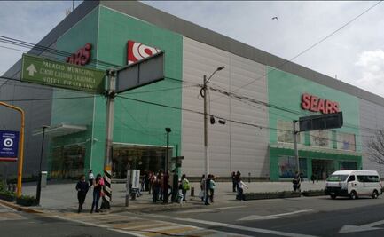 Hombre asesina a dos personas dentro de Sears en Tlalnepantla y luego se suicida