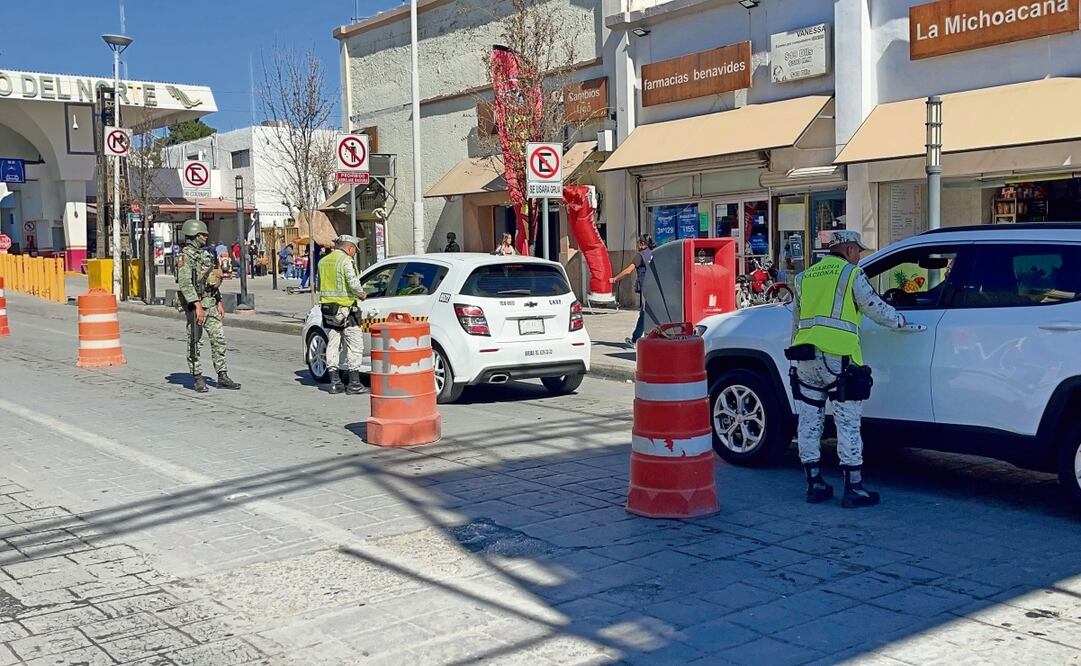 La presencia de agentes de la GN en los cruces sólo retrasa el tránsito entre ambas naciones. Foto: Paola Gamboa / EL UNIVERSAL