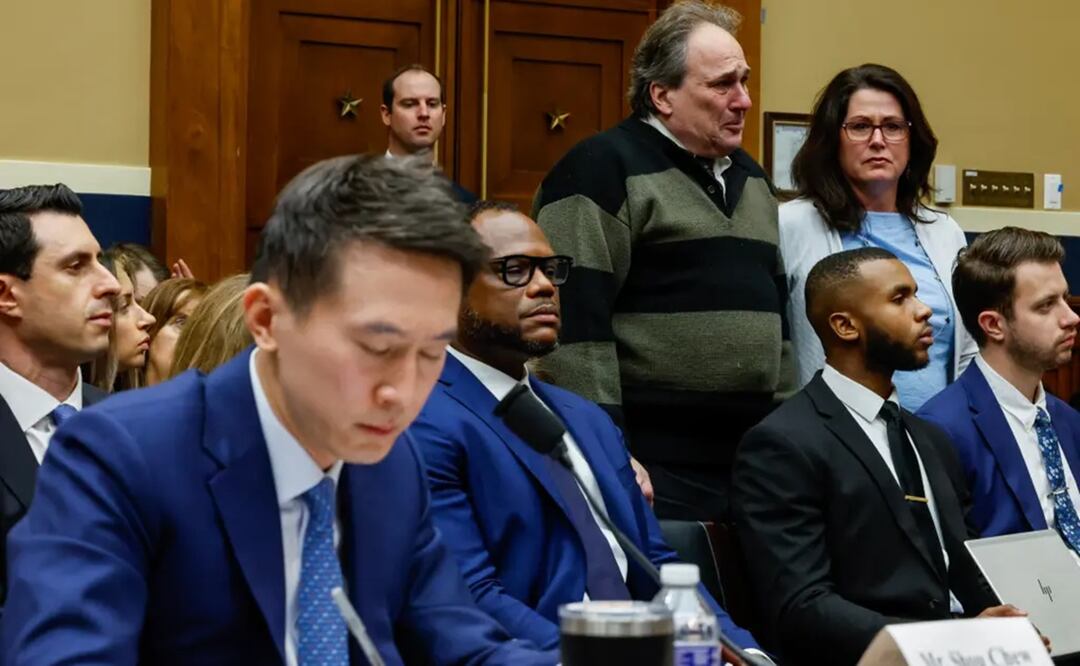 Dean y Michelle Nasca, cuyo hijo, Chase, se suicidó después de verse "abrumado" con videos deprimentes de TikTok, en las audiencias de Capitol Hill. Foto: The New York Post