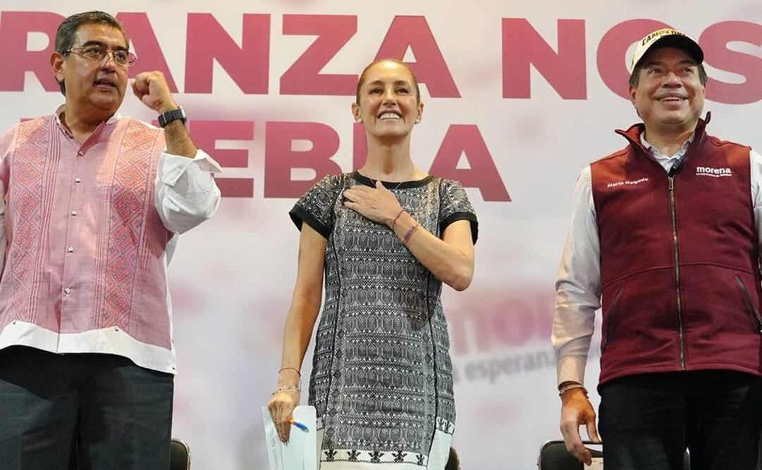Aspirante a la presidencia, Claudia Sheinbaum, acompañada del líder de Morena, Mario Delgado y gobernador, Sergio Salomón, en visita a Puebla. Foto: Especial