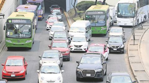 Este martes 10 de diciembre no circulan autos con engomado rosa