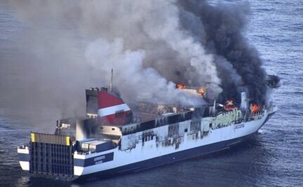 Naufragio de ferry deja al menos 13 muertos en Indonesia