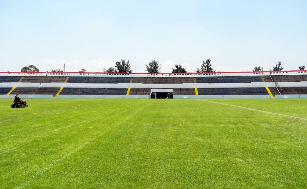 Vista actual del campo mexiquense. Durante el primer partido mundialista en el Neza 86, se vieron grandes huecos en las gradas, pues eran pocos los vecinos de Nezahualcóyotl que podían pagar un boleto. Foto: Jorge Núñez/Archivo EL UNIVERSAL.