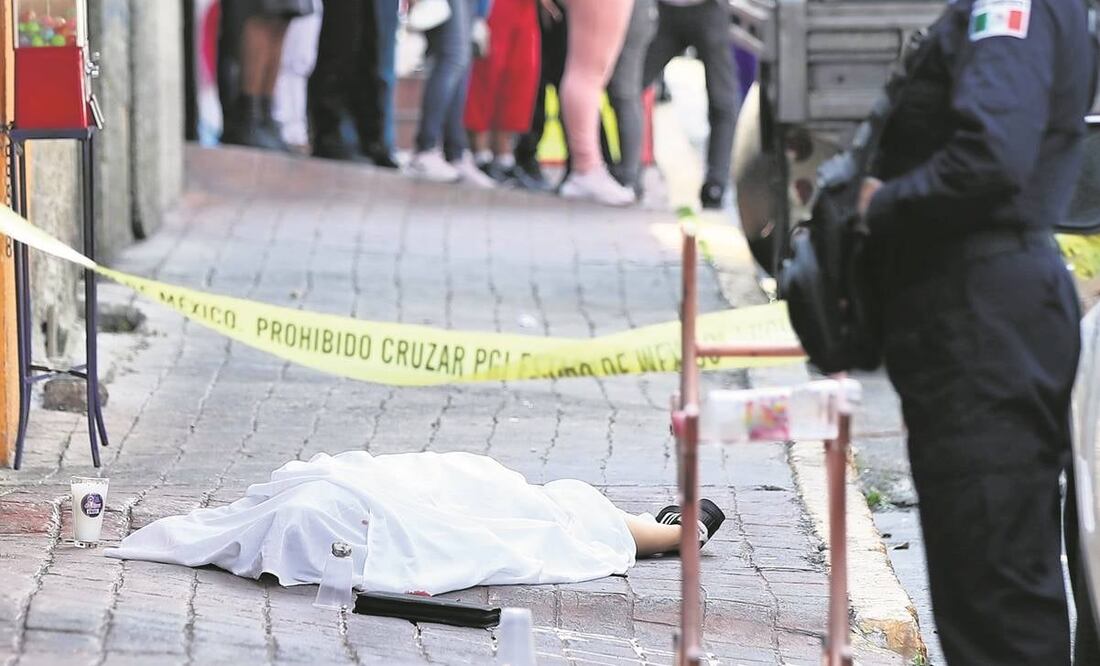 Una mujer fue asesinada en la calle Altamira, en Naucalpan. Foto: Valente Rosas/ EL UNIVERSAL