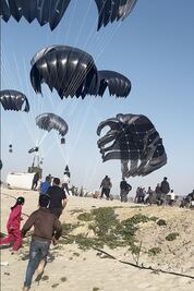 Avanzan preparativos para entregar ayuda por mar a Gaza, de nuevo bombardeada