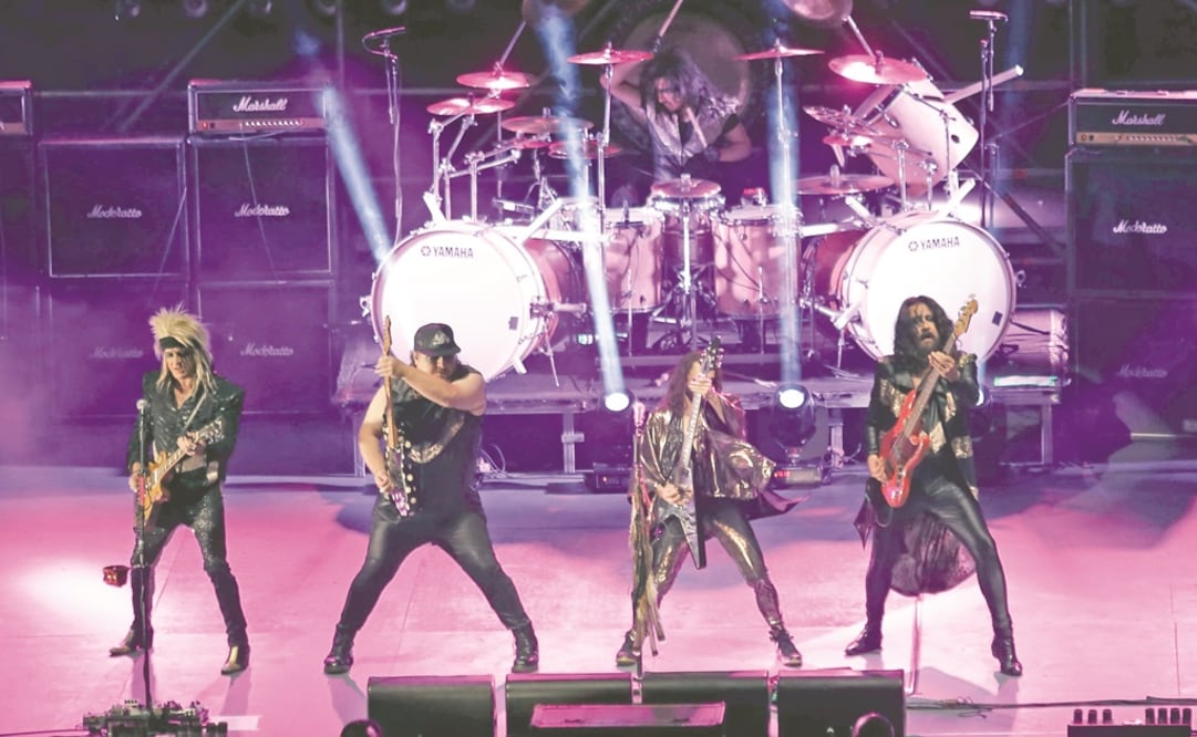 El grupo tocó covers de artistas como Luis Miguel y Daniela Romo. Foto: AGUSTÍN SALINAS. EL UNIVERSAL