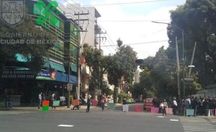 Manifestantes bloquean Eje 6 Sur, piden no cerrar escuela