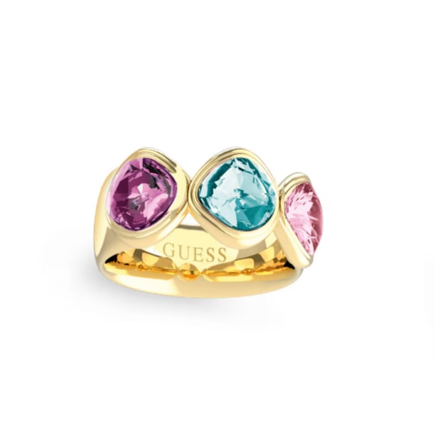 Guess destaca colores como el morado, azul y rosa en esta nueva colección. Foto: Cortesía Guess