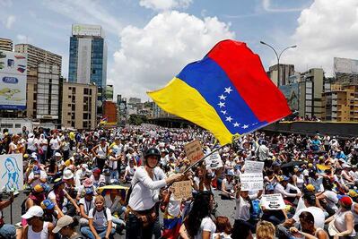 Miles de mujeres marchan en Venezuela contra la “represión” y “por la paz”