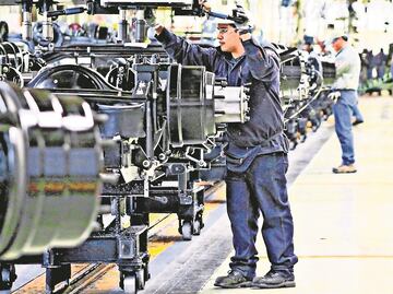 Clouthier lanza plan para impulsar 5 sectores básicos y relanzar la marca “Hecho en México”