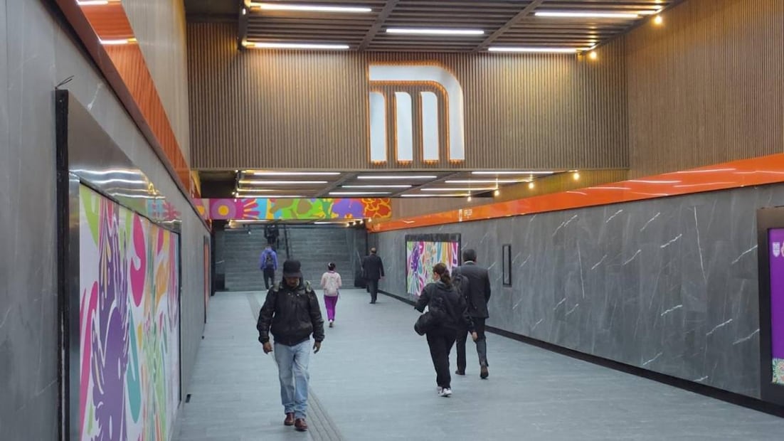 Así se ve uno de los renovados pasillos del Metro Auditorio. Foto: Especial.