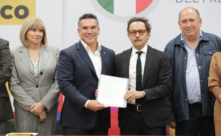 “Siempre sí"; llega Gabriel Quadri sonriente al PRI a su registro por candidatura del Frente Amplio