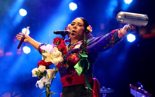 Lila Downs respalda al reguetón y abre la puerta a una colaboración con Cachirula