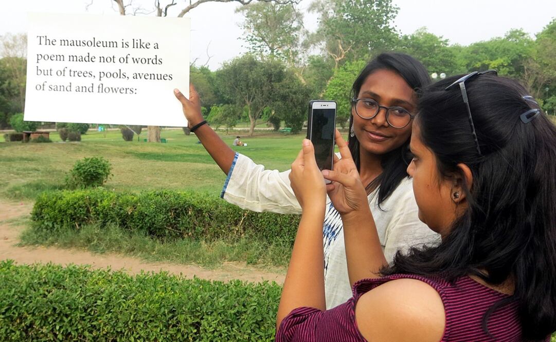 Las palabras de Octavio Paz pasean por los lugares más emblemáticos de la capital india Foto: EFE