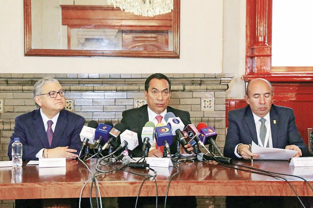 Adrián López Solís, secretario de Gobierno, aseguró que del monto que han entregado al magisterio ya cubre bonos de los años 2015 y 2016 (GOBIERNO DE MICHOACÁN)