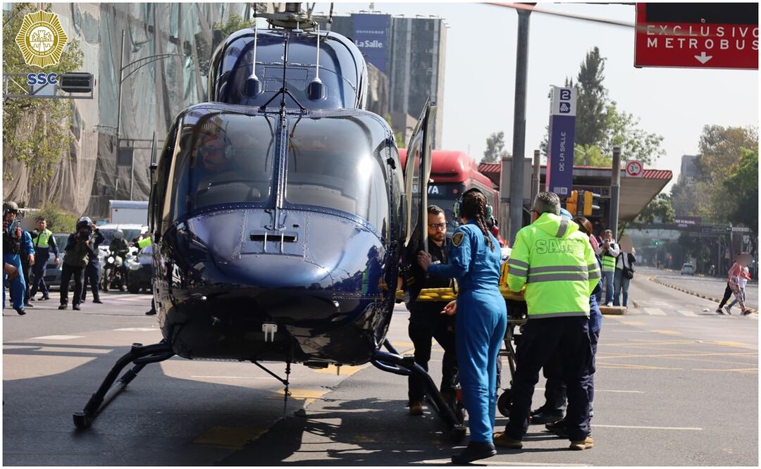 Trasladan en ambulancia aérea a joven herido por volcadura de camión en la México-Cuernavaca (22/11/2024). Foto: Especial