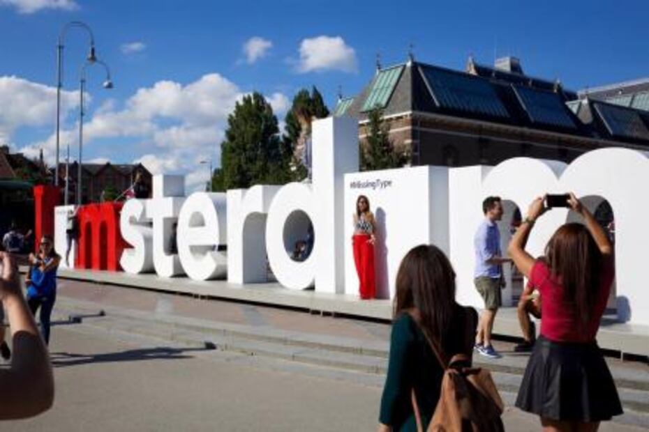 Retiran el famoso letrero "I Amsterdam" por ser símbolo del turismo masivo
