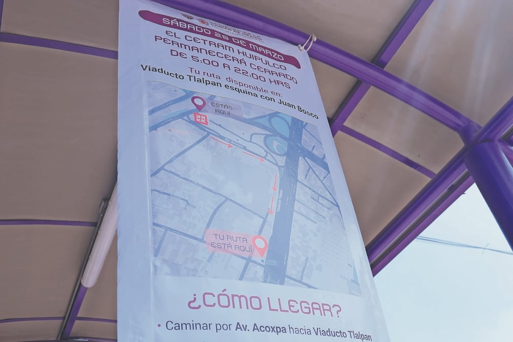 En las mantas se indica que el Cetram Huipulco no operará de las 05:00 a las 22:00 horas el sábado. Foto: Fernanda Rojas/ EL UNIVERSAL