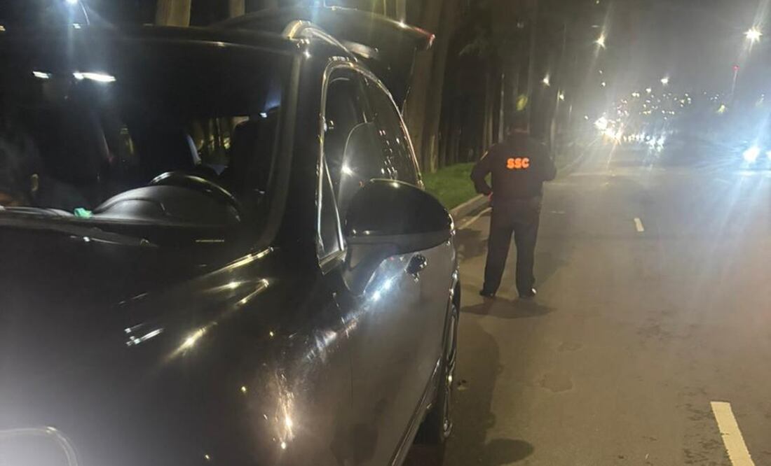 La camioneta del periodista sufrió la ponchadura de dos llantas del lado del conductor | FOTO: @davidfaitelson_