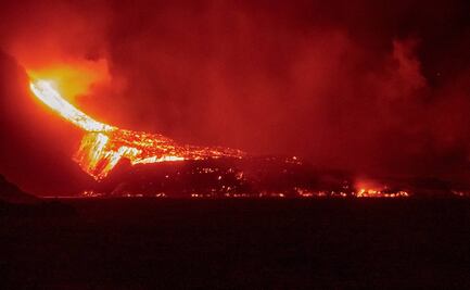 "Mi casa tiembla con las explosiones del volcán, pero al menos sigue en pie": habitante espera regresar a La Palma