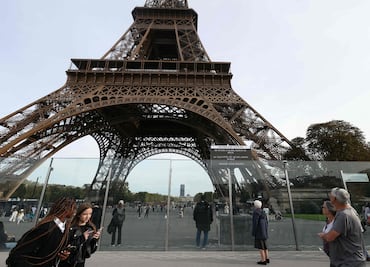 Cierran la Torre Eiffel mientras se celebran huelgas nacionales en toda Francia contra la austeridad