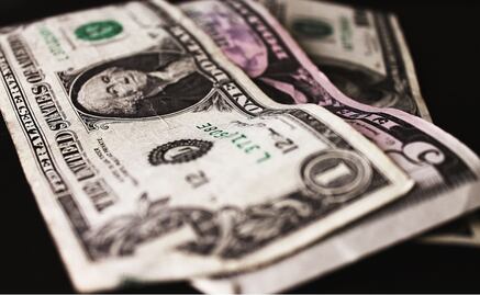 Lunes negro para el tipo de cambio; dólar al menudeo se vende a 20.35