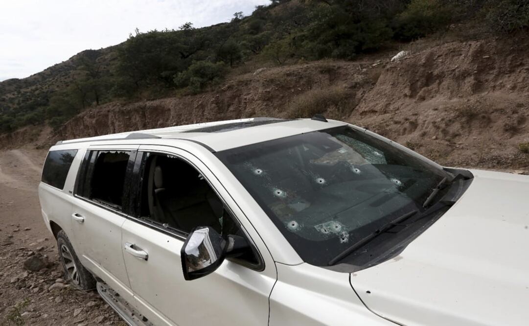 A bullet-riddled vehicle that members of LeBaron family were traveling in sits parked on a dirt road near Bavispe – Photo: Christian Chavez/AP