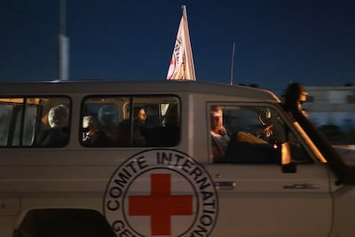 Israel y Hamas continúan hoy intercambio de rehenes y presos; reciben listas de los que serán liberados