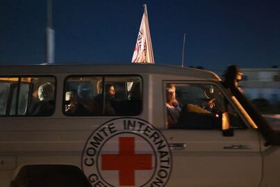 Guerra Israel-Hamas: Cuatro niños y seis mujeres, entre los 13 rehenes liberados