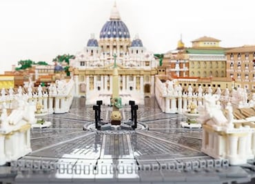 Arquitecto recrea todo el Vaticano con 67 mil piezas de LEGO