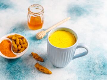 Para qué sirve tomar infusión de cúrcuma antes de dormir