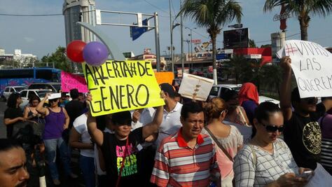 Marchan mujeres en Guerrero contra el feminicidio