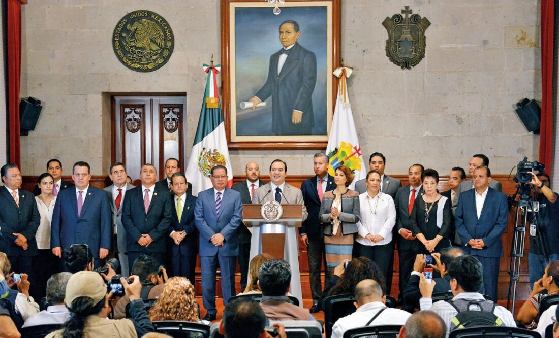 El gobernador de Veracruz, Javier Duarte de Ochoa, reapareció en un evento público después de la jornada electoral del pasado domingo. Aseguró que es bienvenida la alternancia (ESPECIAL)